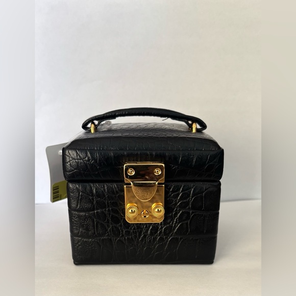 Elegant Black Crocodile-Embossed Cosmetic Case - Picture 1 of 7